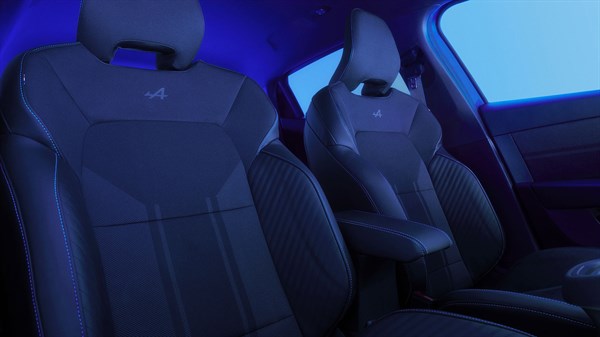 Renault Clio E-Tech full hybrid - presvlake i upravljač