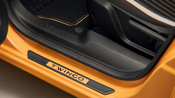 Twingo E-Tech 100% electric - Pragovi vrata Twingo u žutoj boji Mango