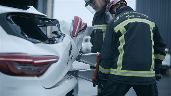 izvlačenje putnika - Renault i vatrogasci